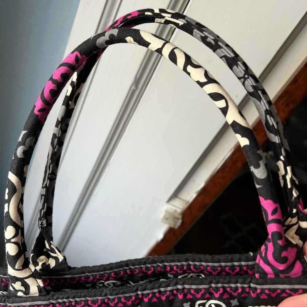 New Vera Bradley shoulder Tote black, white and pink circle pattern - Picture 3 of 6